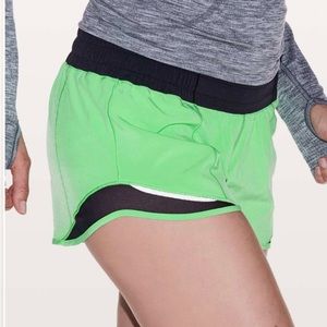 Lululemon Hotty Hot Short II 2.5"